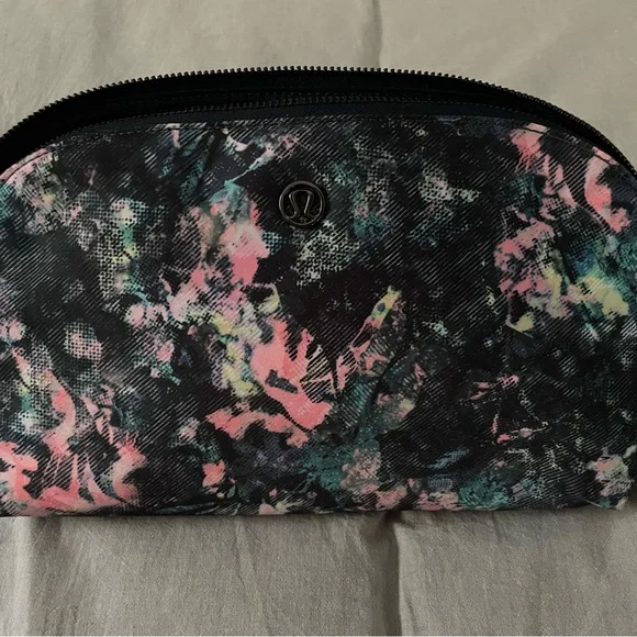 Lululemon Sun Up Sun Down Pouch *2.5L - Picture 3 of 6